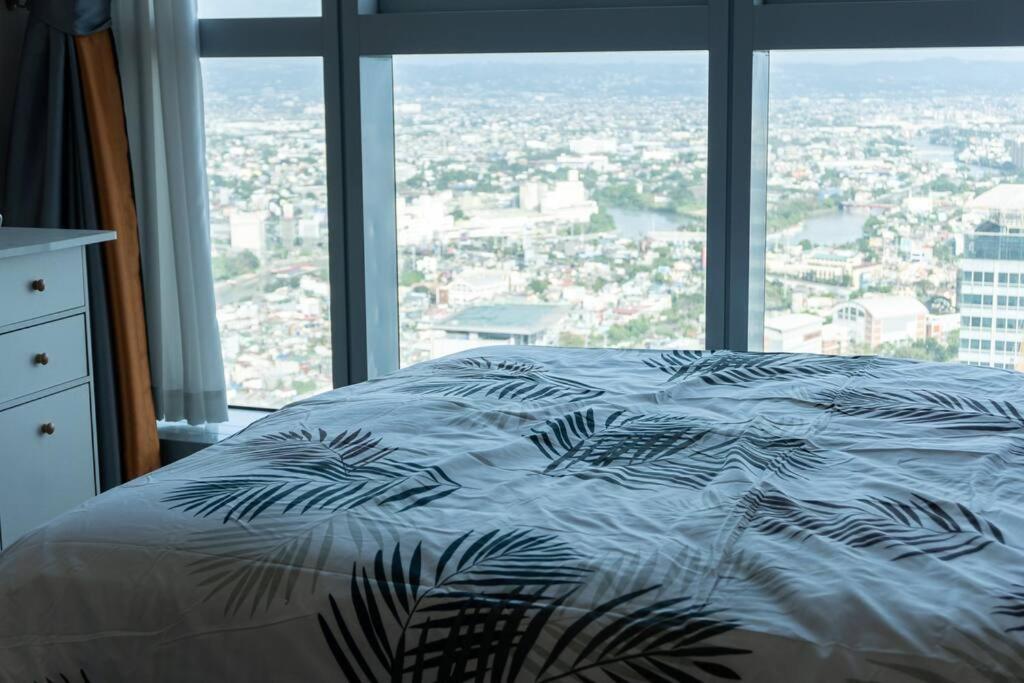 A2J Luxury 2Br Bgc Uptown Suite Near Uptown Mall มะนิลา ภายนอก รูปภาพ