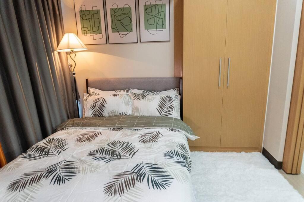 A2J Luxury 2Br Bgc Uptown Suite Near Uptown Mall มะนิลา ภายนอก รูปภาพ
