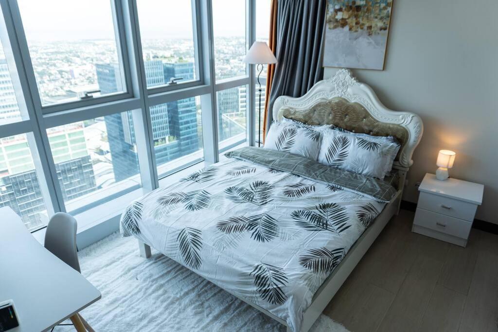 A2J Luxury 2Br Bgc Uptown Suite Near Uptown Mall มะนิลา ภายนอก รูปภาพ