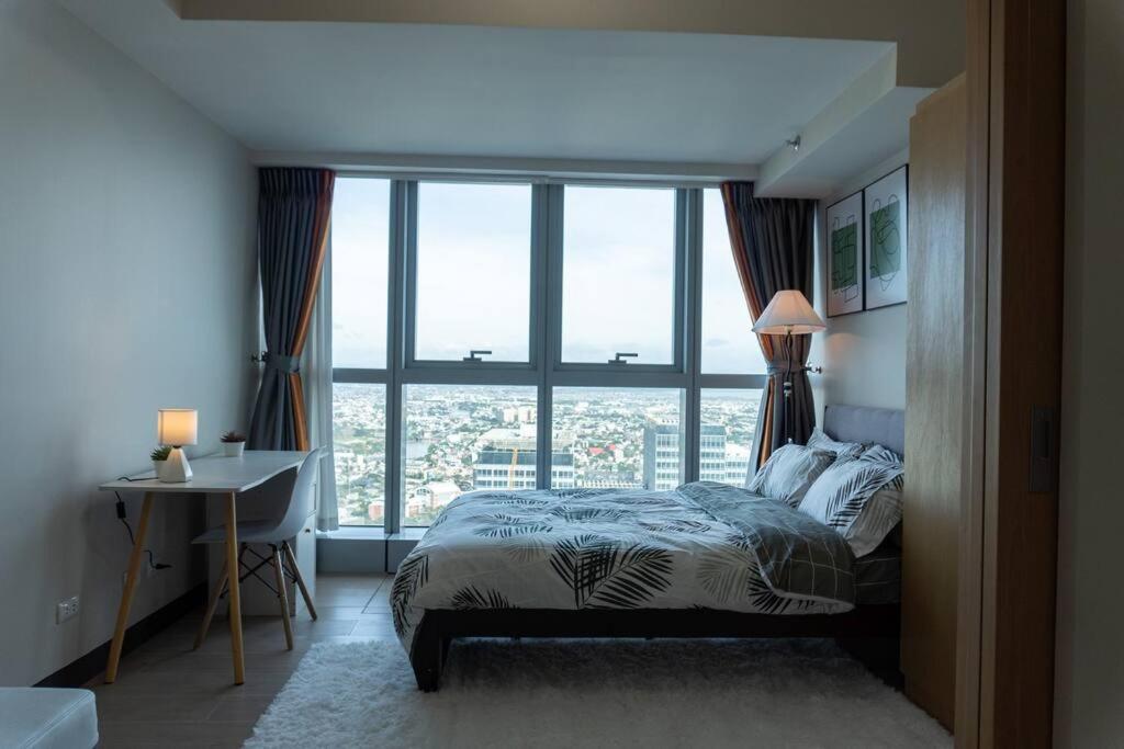 A2J Luxury 2Br Bgc Uptown Suite Near Uptown Mall มะนิลา ภายนอก รูปภาพ